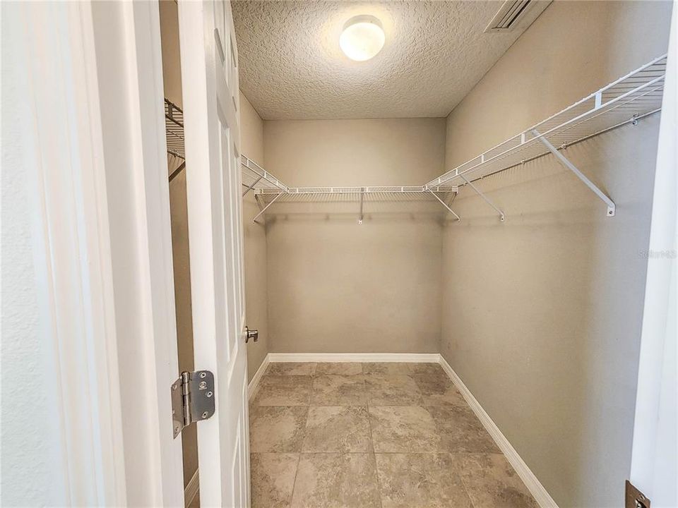 For Sale: $449,900 (4 beds, 3 baths, 2465 Square Feet)