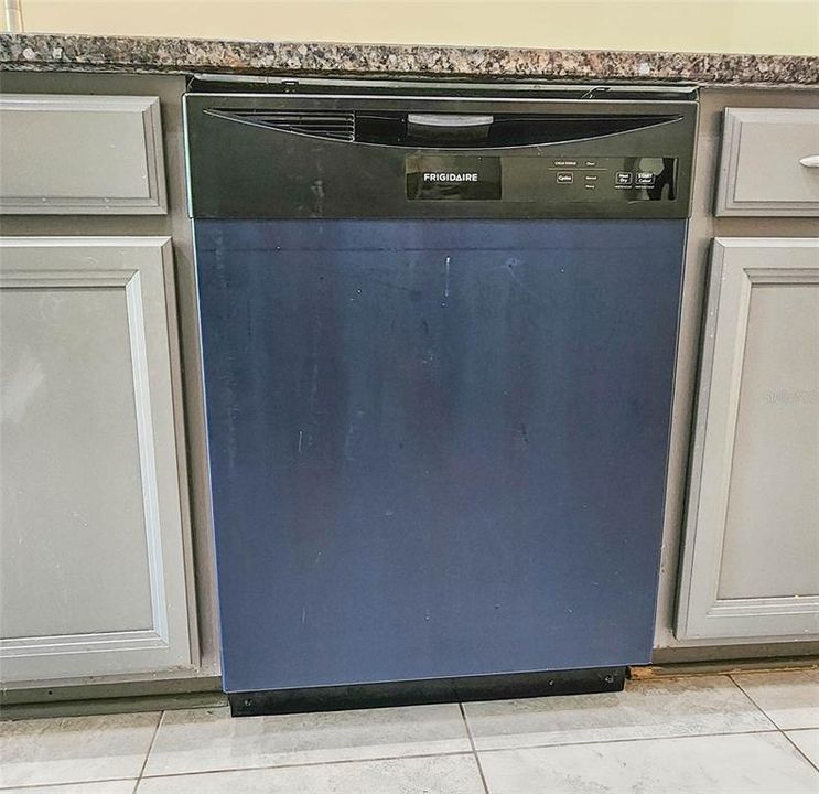 For Sale: $449,900 (4 beds, 3 baths, 2465 Square Feet)