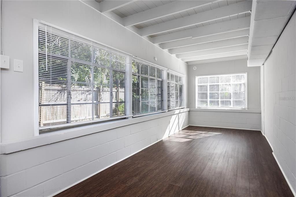 For Rent: $1,950 (3 beds, 2 baths, 1248 Square Feet)
