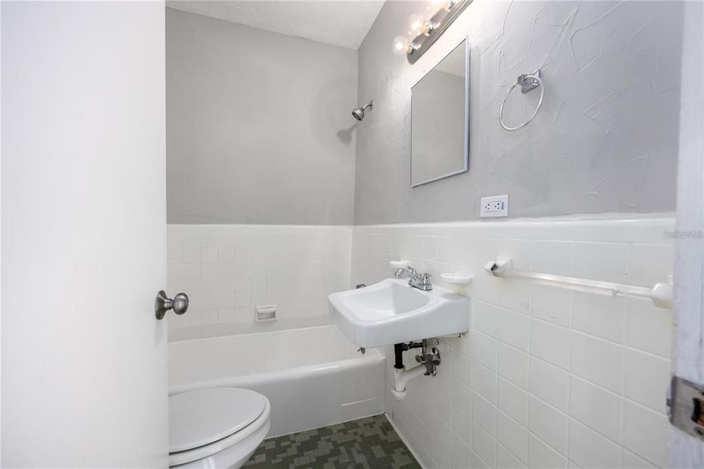 For Rent: $1,950 (3 beds, 2 baths, 1248 Square Feet)