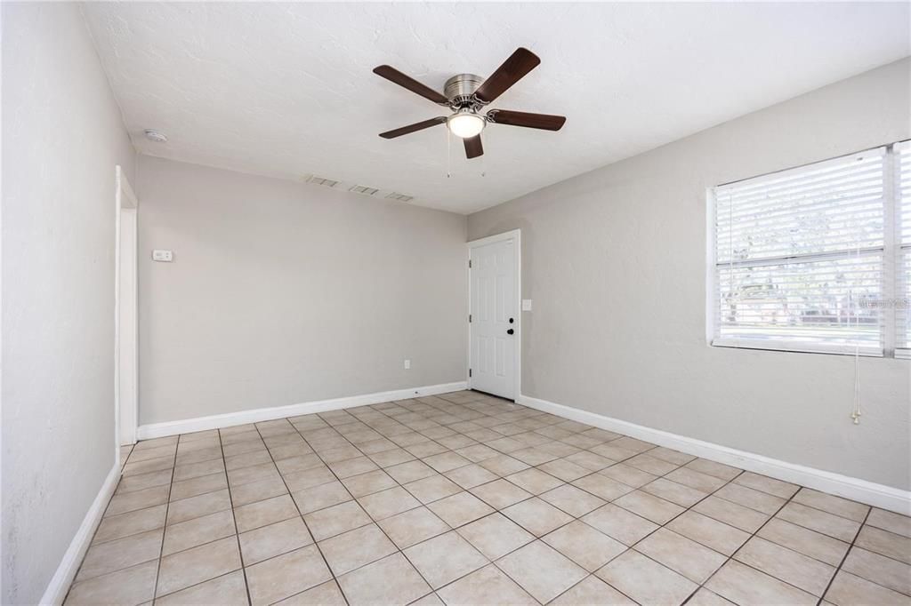 For Rent: $1,950 (3 beds, 2 baths, 1248 Square Feet)