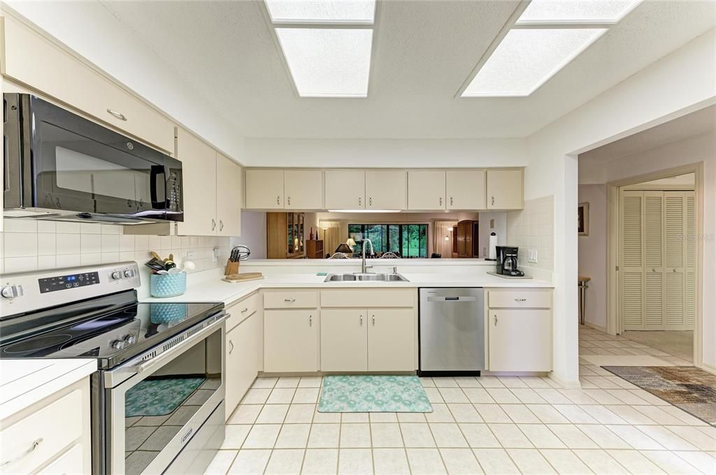 En Venta: $374,999 (2 camas, 2 baños, 1720 Pies cuadrados)