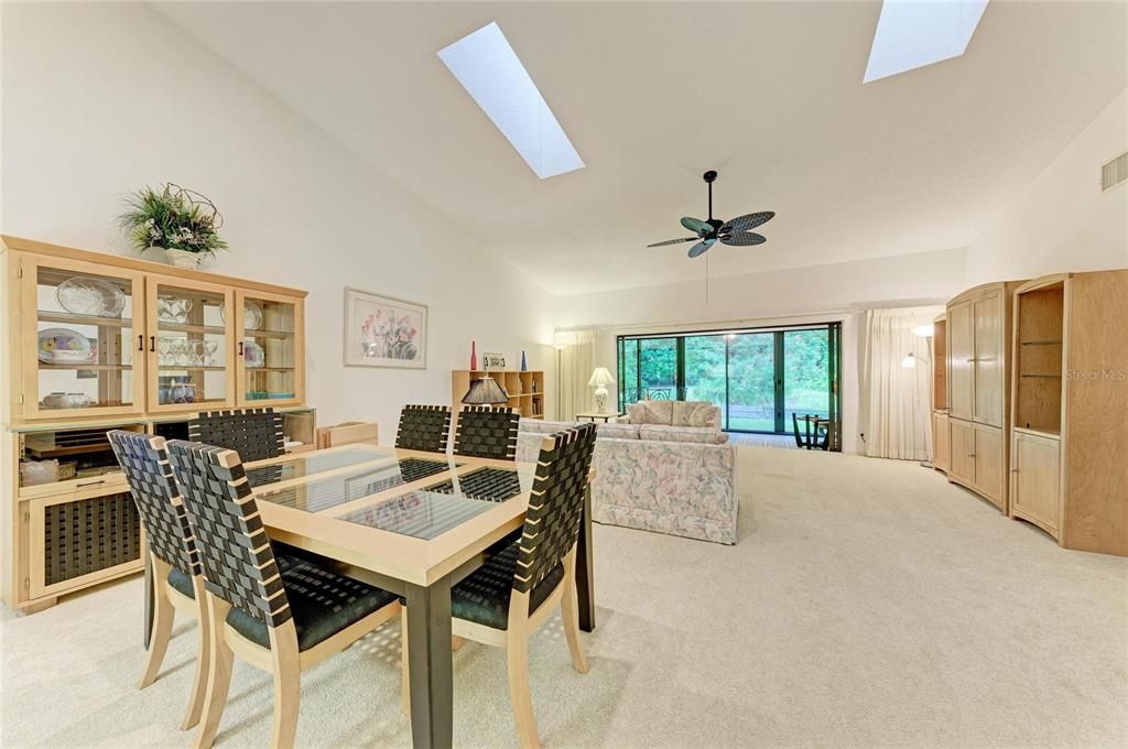 En Venta: $374,999 (2 camas, 2 baños, 1720 Pies cuadrados)