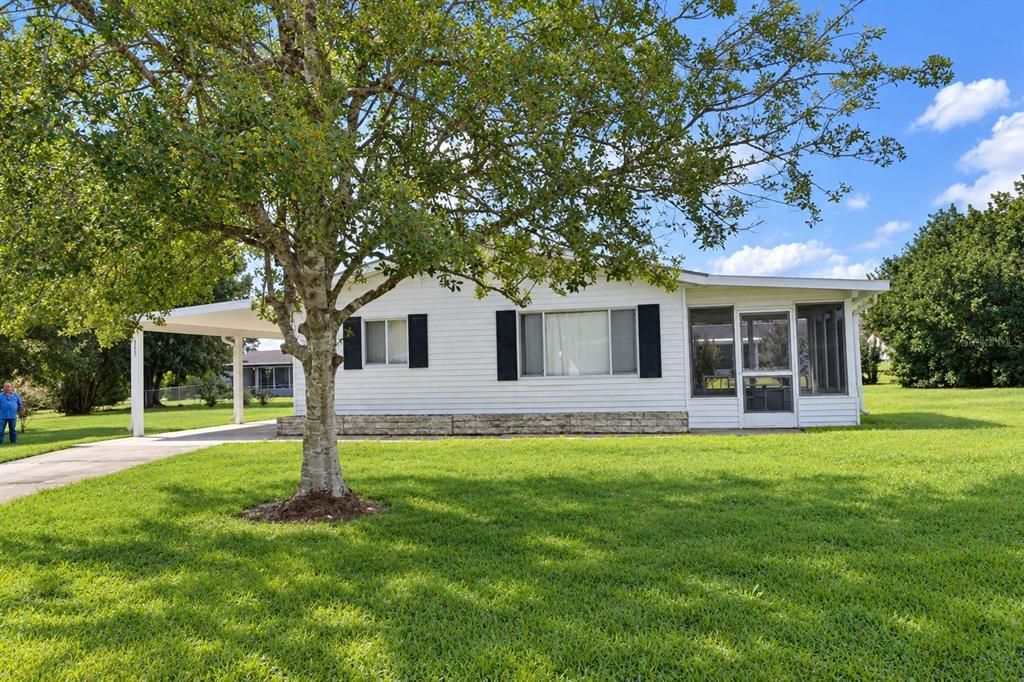 For Rent: $1,300 (2 beds, 2 baths, 960 Square Feet)