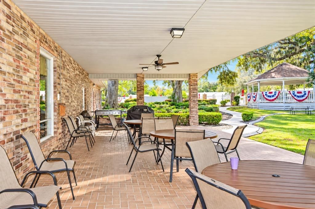 For Rent: $1,300 (2 beds, 2 baths, 960 Square Feet)