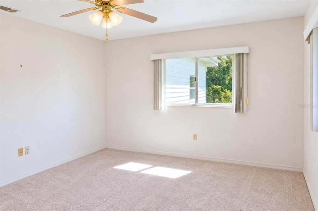 For Rent: $1,300 (2 beds, 2 baths, 960 Square Feet)