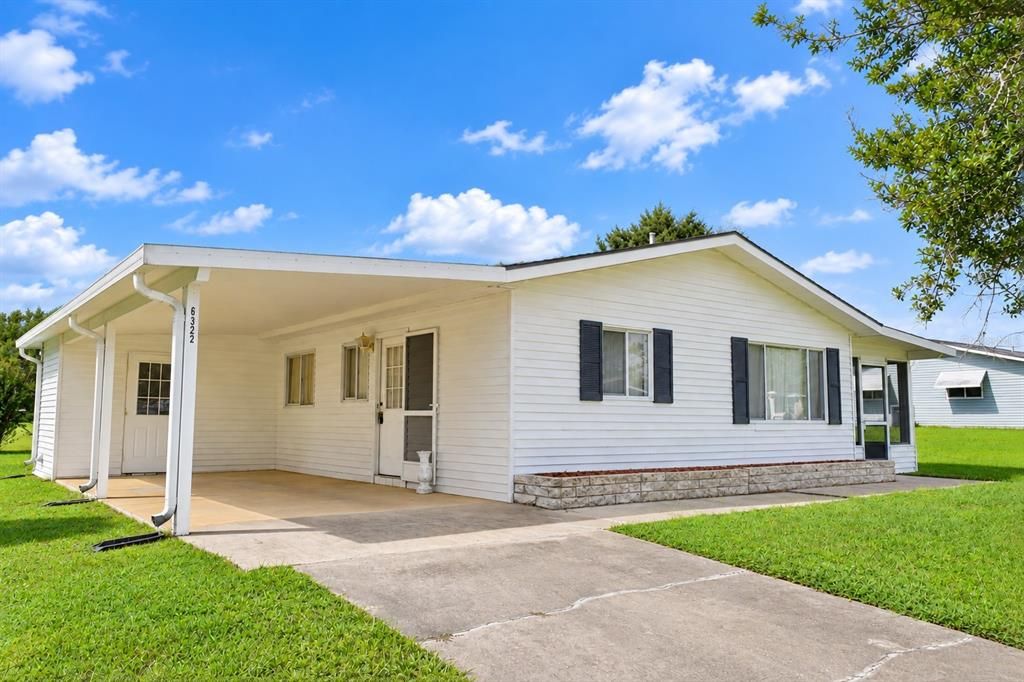 For Rent: $1,300 (2 beds, 2 baths, 960 Square Feet)