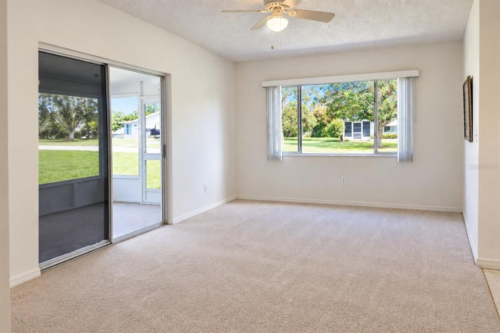 For Rent: $1,300 (2 beds, 2 baths, 960 Square Feet)