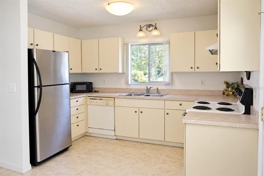 For Rent: $1,300 (2 beds, 2 baths, 960 Square Feet)
