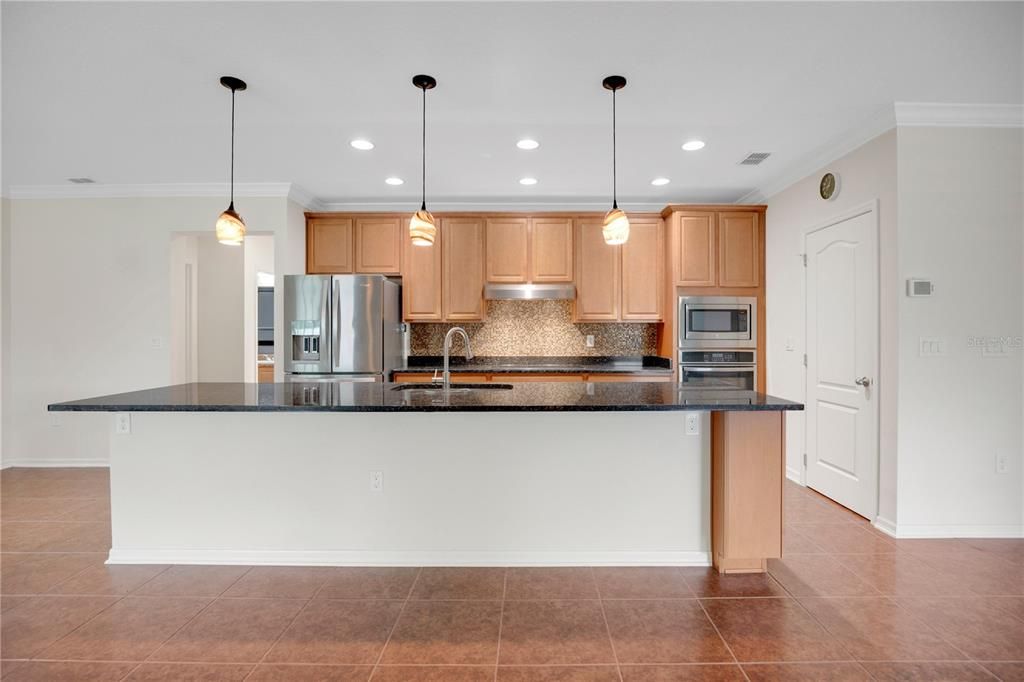 En Venta: $465,000 (4 camas, 3 baños, 2472 Pies cuadrados)
