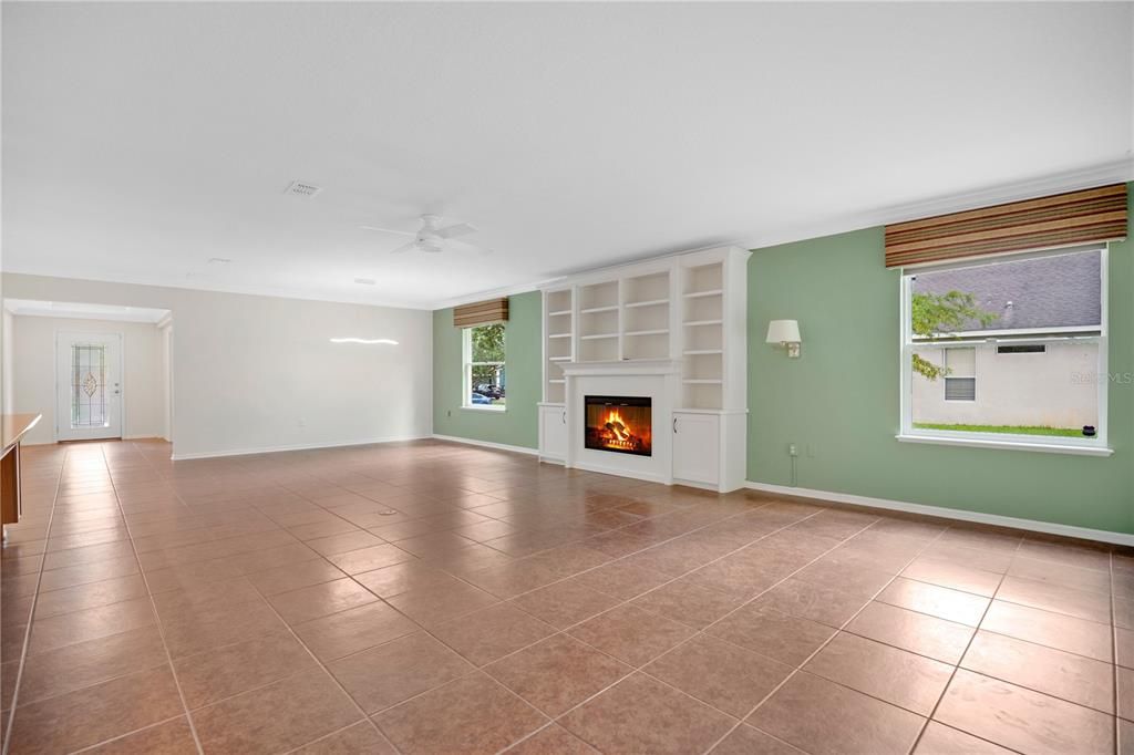 En Venta: $465,000 (4 camas, 3 baños, 2472 Pies cuadrados)
