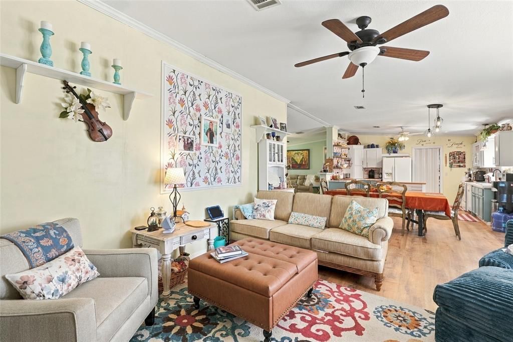 En Venta: $224,900 (3 camas, 2 baños, 1860 Pies cuadrados)