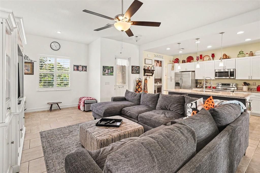 For Sale: $330,000 (3 beds, 2 baths, 1559 Square Feet)