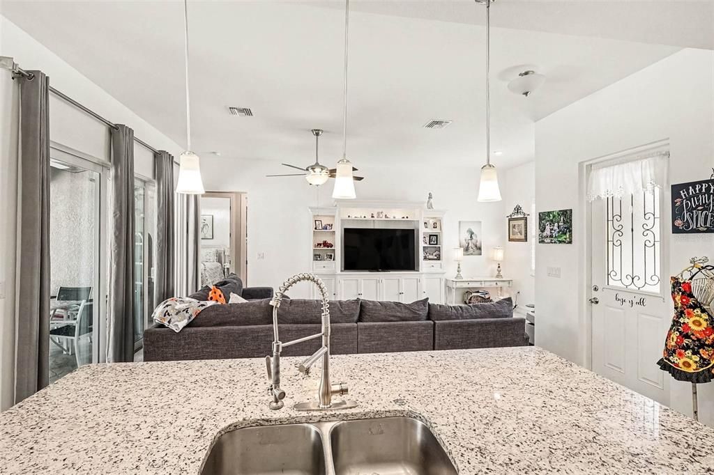For Sale: $330,000 (3 beds, 2 baths, 1559 Square Feet)