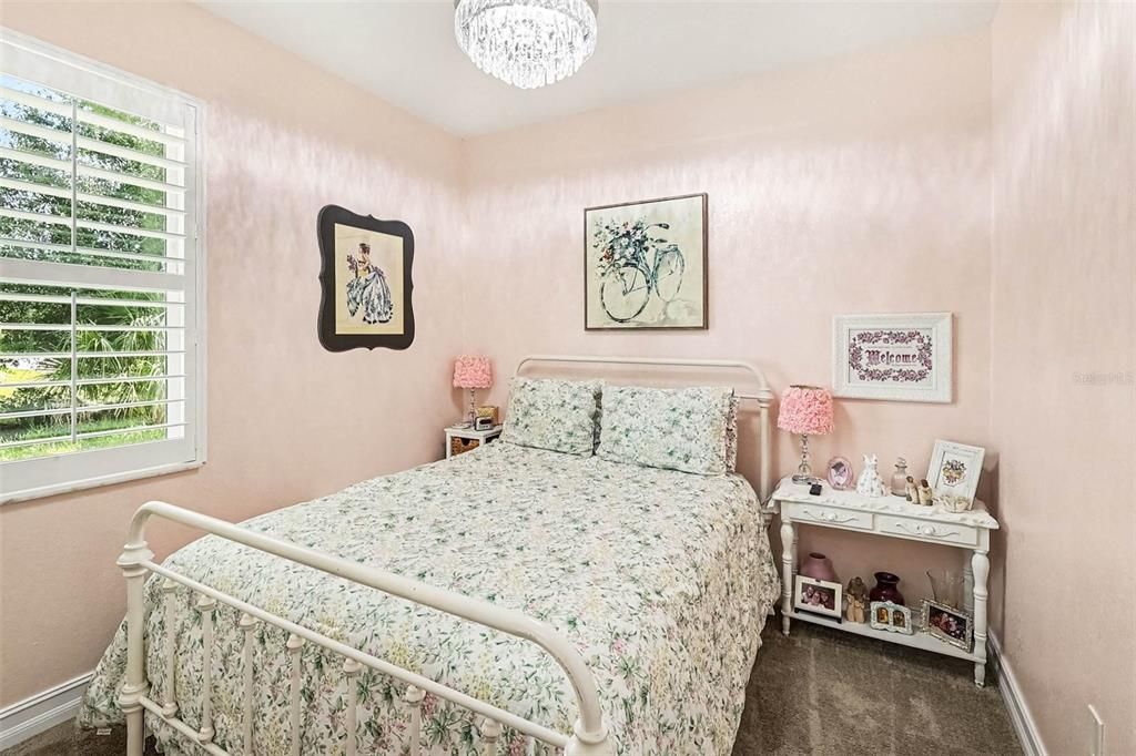 For Sale: $330,000 (3 beds, 2 baths, 1559 Square Feet)