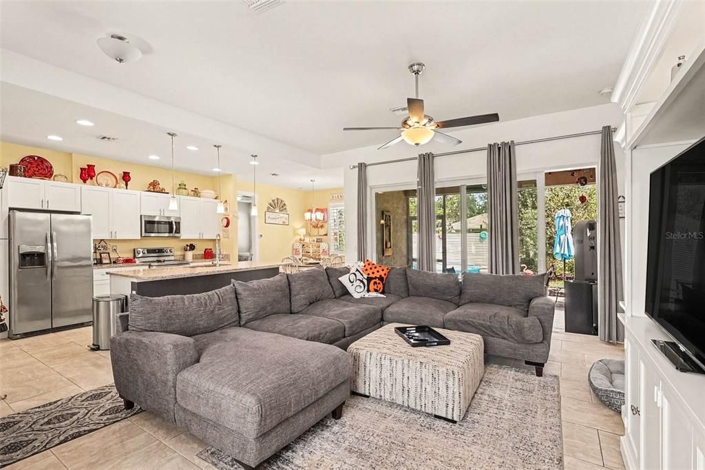 For Sale: $330,000 (3 beds, 2 baths, 1559 Square Feet)