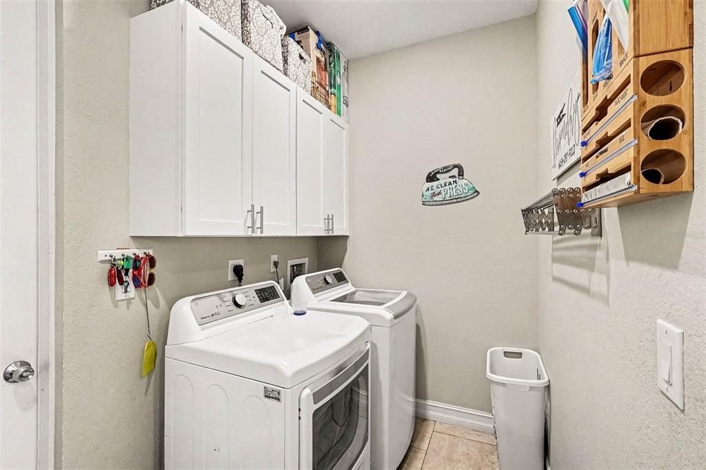 For Sale: $330,000 (3 beds, 2 baths, 1559 Square Feet)
