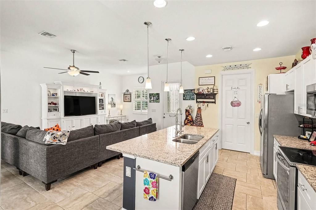 For Sale: $330,000 (3 beds, 2 baths, 1559 Square Feet)