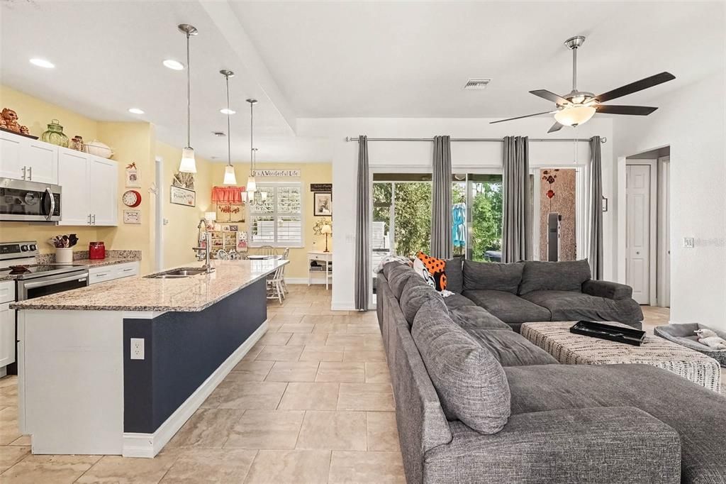 For Sale: $330,000 (3 beds, 2 baths, 1559 Square Feet)