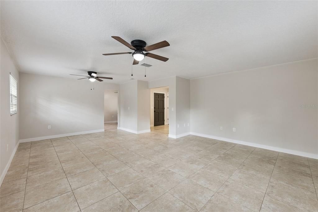 For Sale: $400,000 (3 beds, 2 baths, 1712 Square Feet)