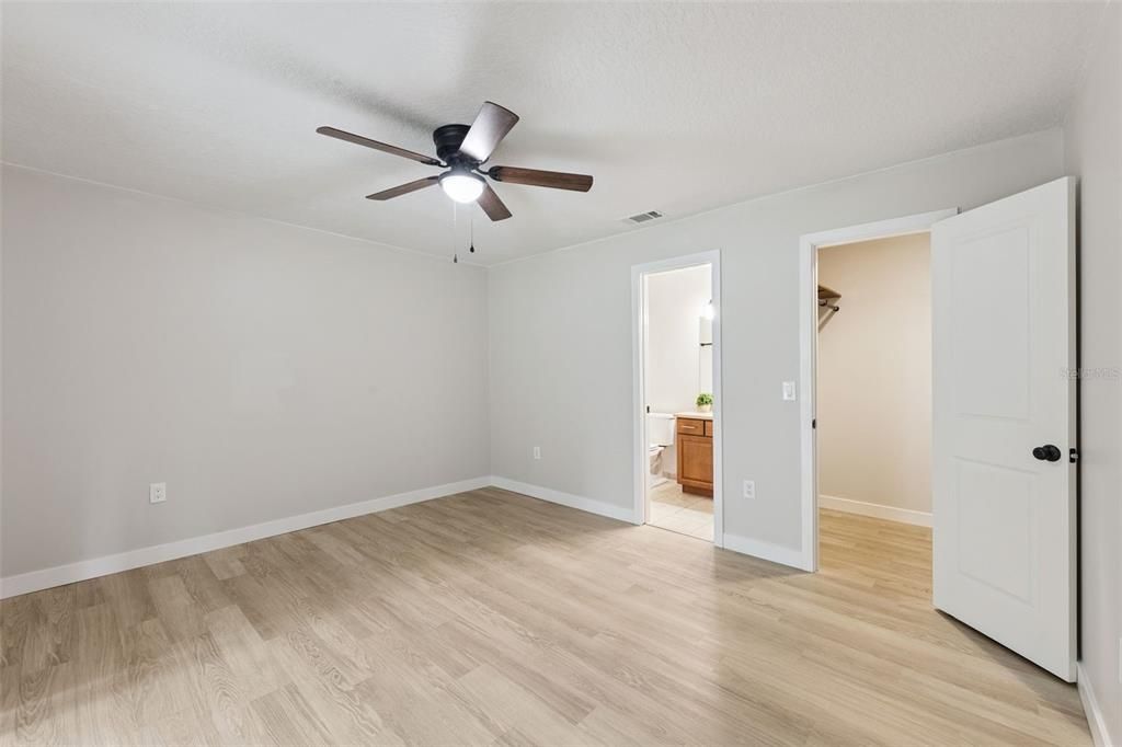 For Sale: $400,000 (3 beds, 2 baths, 1712 Square Feet)
