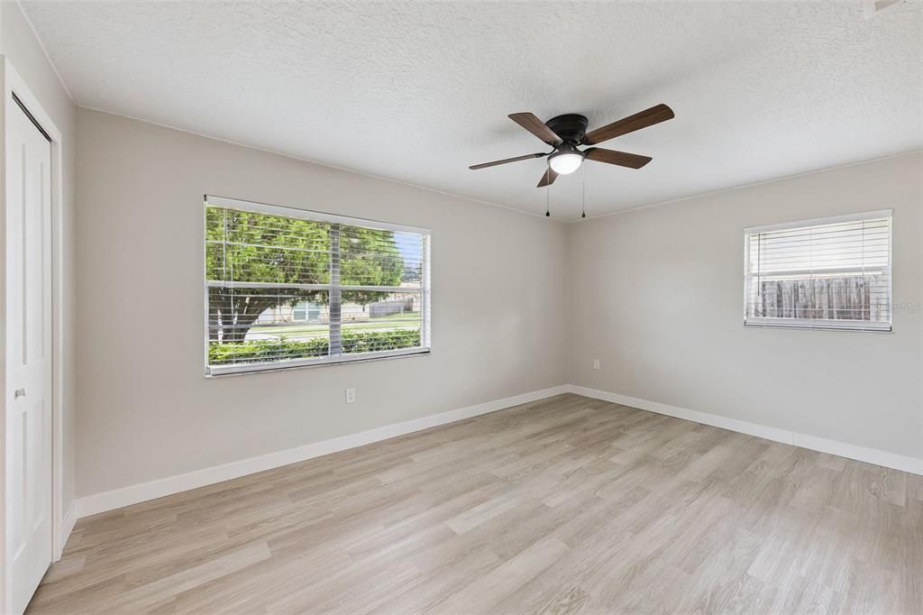 For Sale: $400,000 (3 beds, 2 baths, 1712 Square Feet)