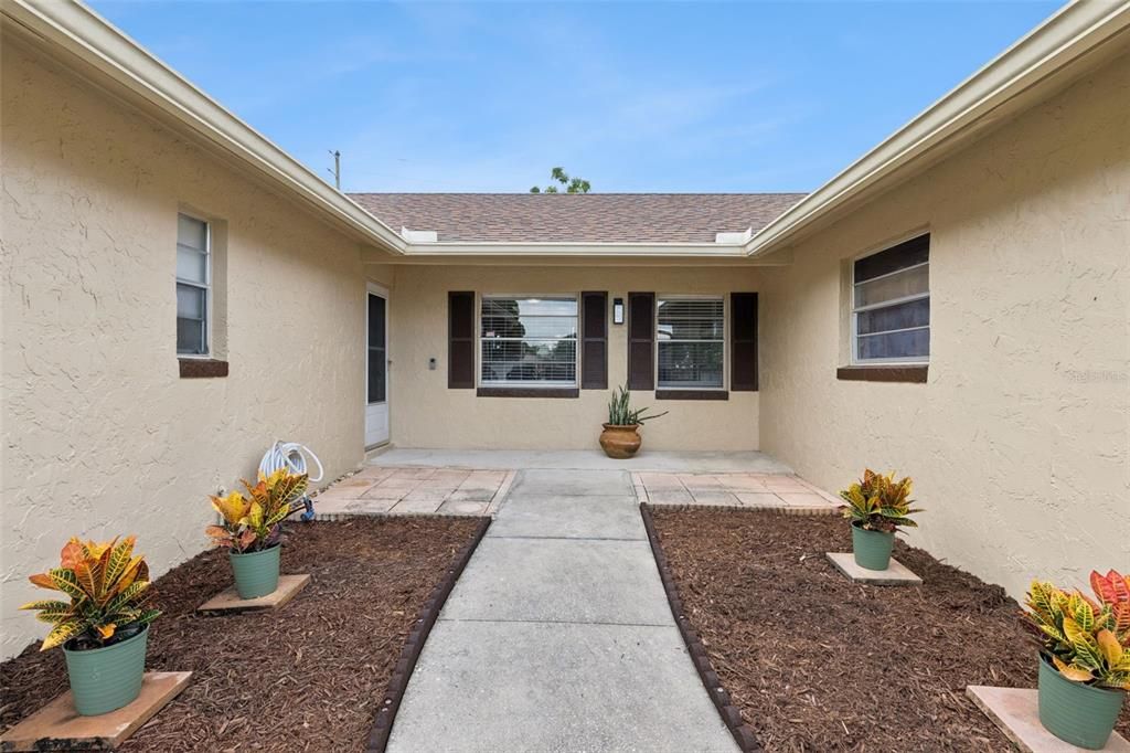 For Sale: $400,000 (3 beds, 2 baths, 1712 Square Feet)