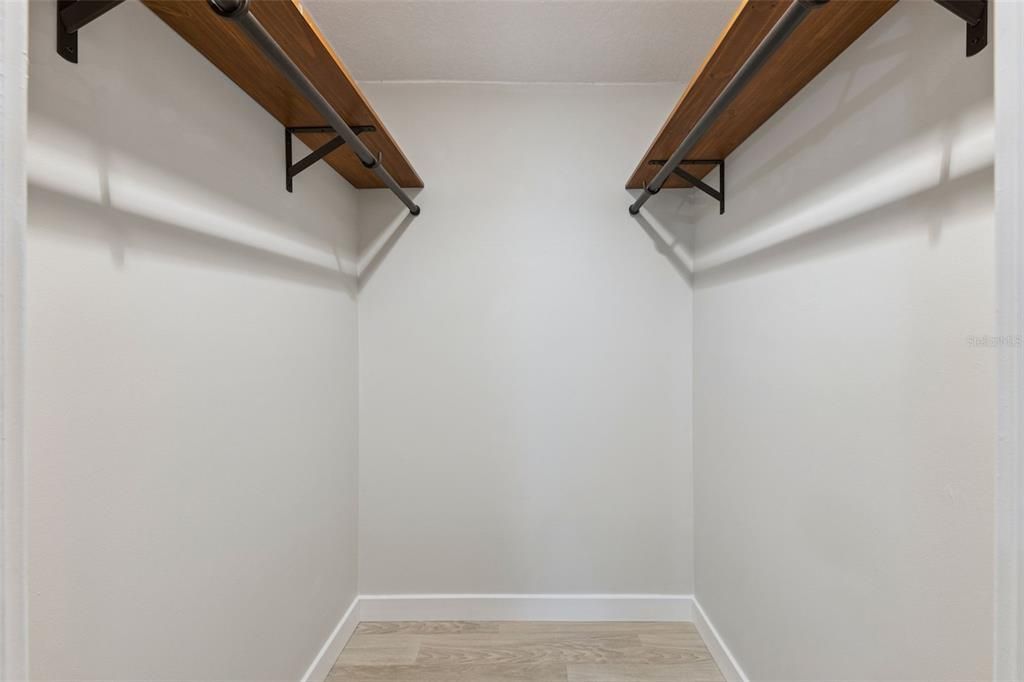 For Sale: $400,000 (3 beds, 2 baths, 1712 Square Feet)