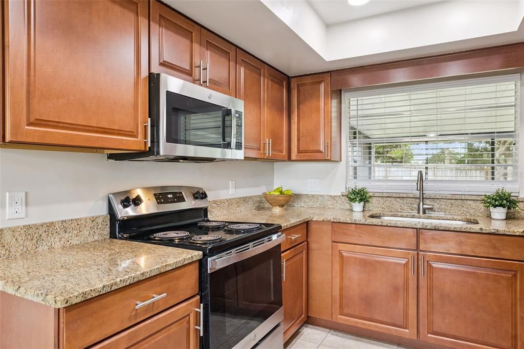 For Sale: $400,000 (3 beds, 2 baths, 1712 Square Feet)