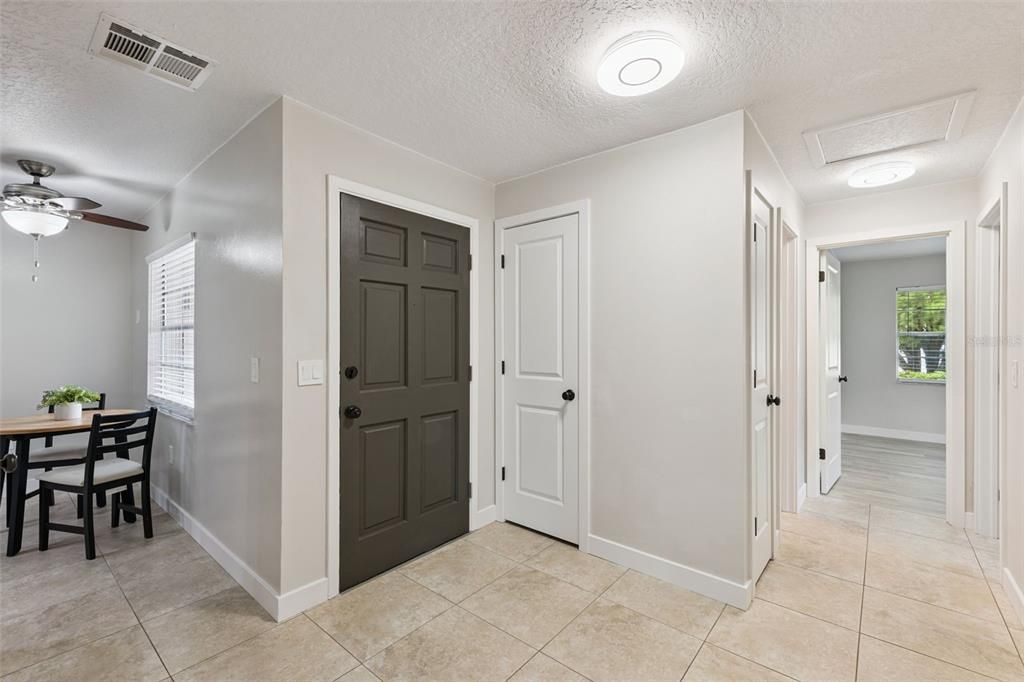For Sale: $400,000 (3 beds, 2 baths, 1712 Square Feet)