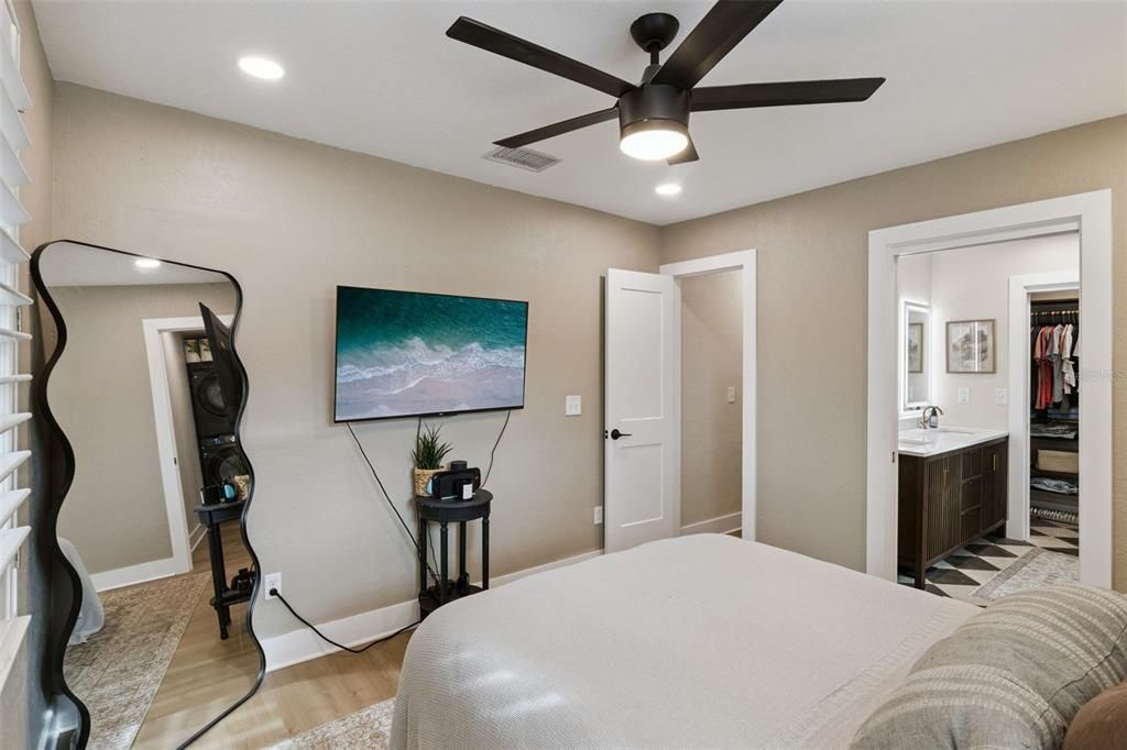 For Sale: $585,000 (3 beds, 2 baths, 1368 Square Feet)