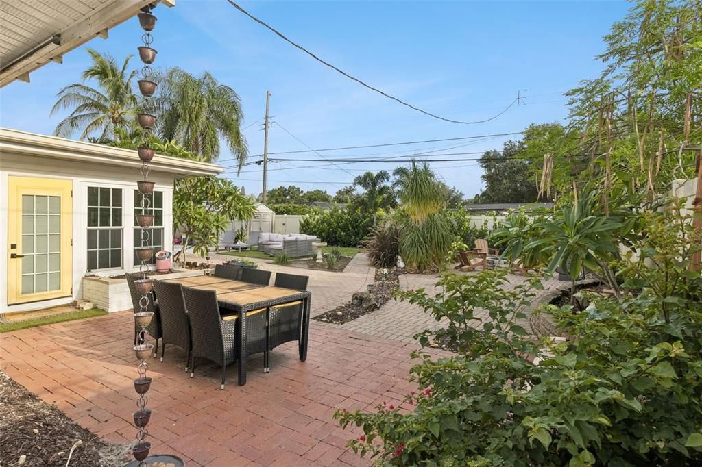 For Sale: $585,000 (3 beds, 2 baths, 1368 Square Feet)