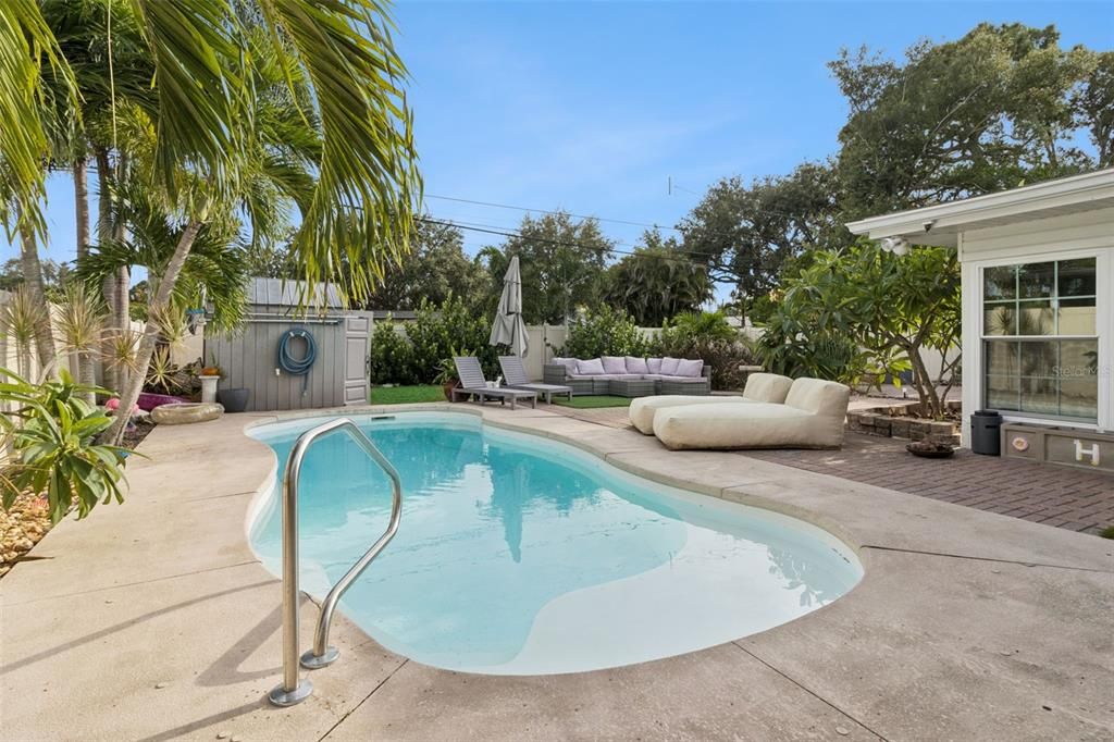 For Sale: $585,000 (3 beds, 2 baths, 1368 Square Feet)