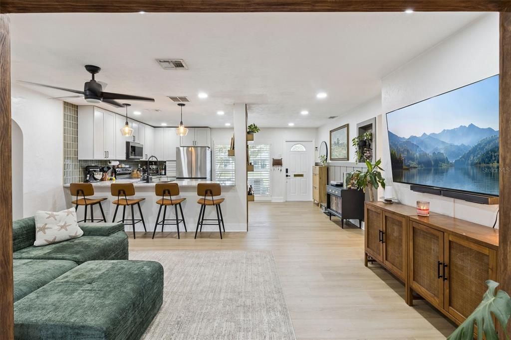 For Sale: $585,000 (3 beds, 2 baths, 1368 Square Feet)