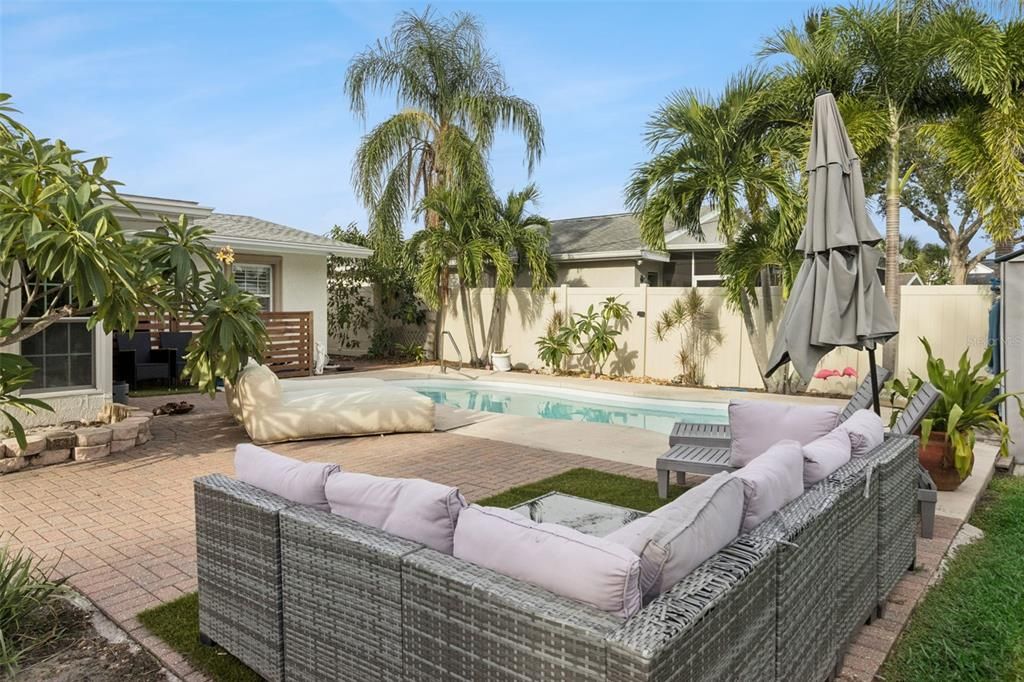 For Sale: $585,000 (3 beds, 2 baths, 1368 Square Feet)