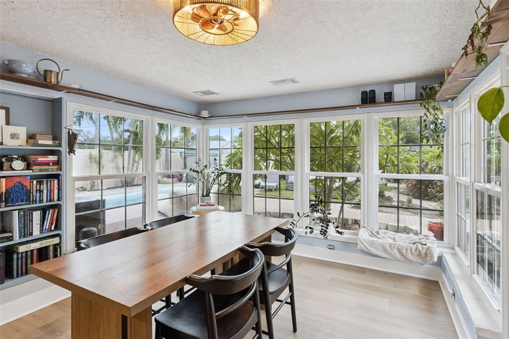 For Sale: $585,000 (3 beds, 2 baths, 1368 Square Feet)