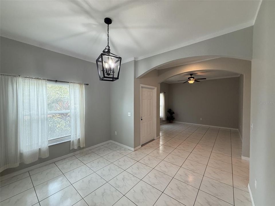 For Rent: $1,750 (3 beds, 2 baths, 1600 Square Feet)