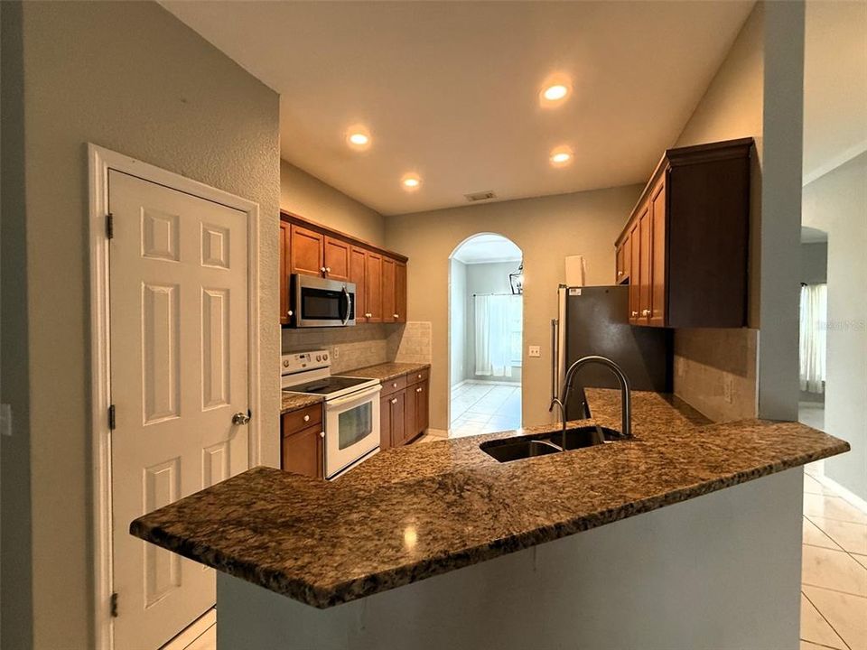For Rent: $1,750 (3 beds, 2 baths, 1600 Square Feet)