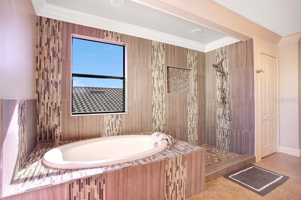 На продажу: $799,000 (6 спален, 3 ванн, 3250 Квадратных фут)