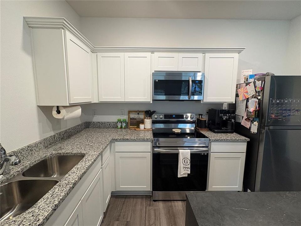 For Rent: $2,200 (3 beds, 2 baths, 1386 Square Feet)