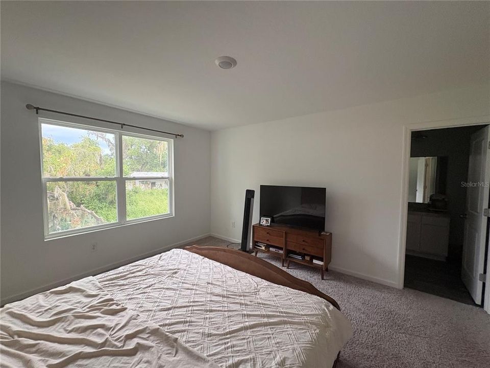 For Rent: $2,200 (3 beds, 2 baths, 1386 Square Feet)