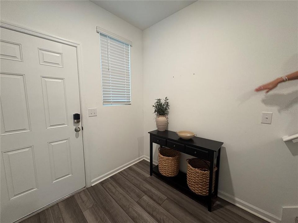 For Rent: $2,200 (3 beds, 2 baths, 1386 Square Feet)