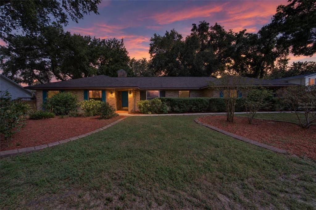 Active With Contract: $515,000 (4 beds, 2 baths, 2464 Square Feet)