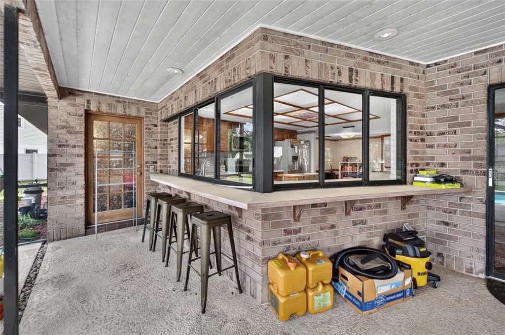 Active With Contract: $515,000 (4 beds, 2 baths, 2464 Square Feet)