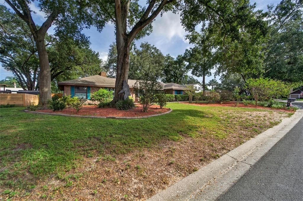 Active With Contract: $515,000 (4 beds, 2 baths, 2464 Square Feet)