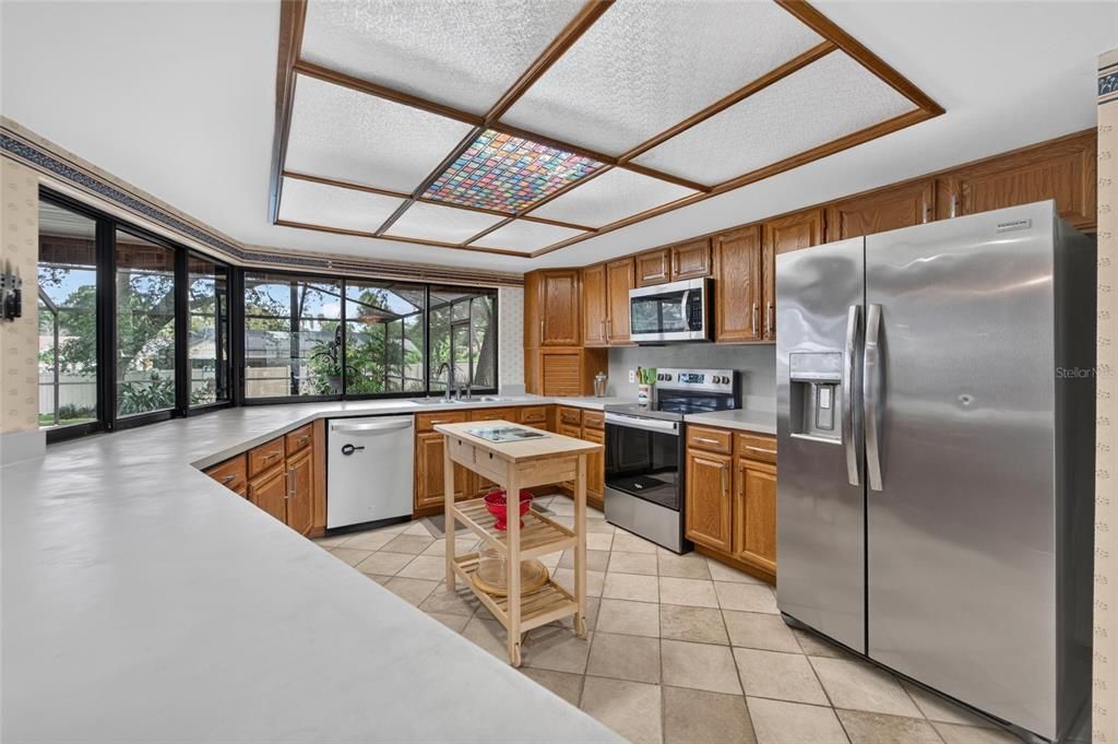 Active With Contract: $515,000 (4 beds, 2 baths, 2464 Square Feet)