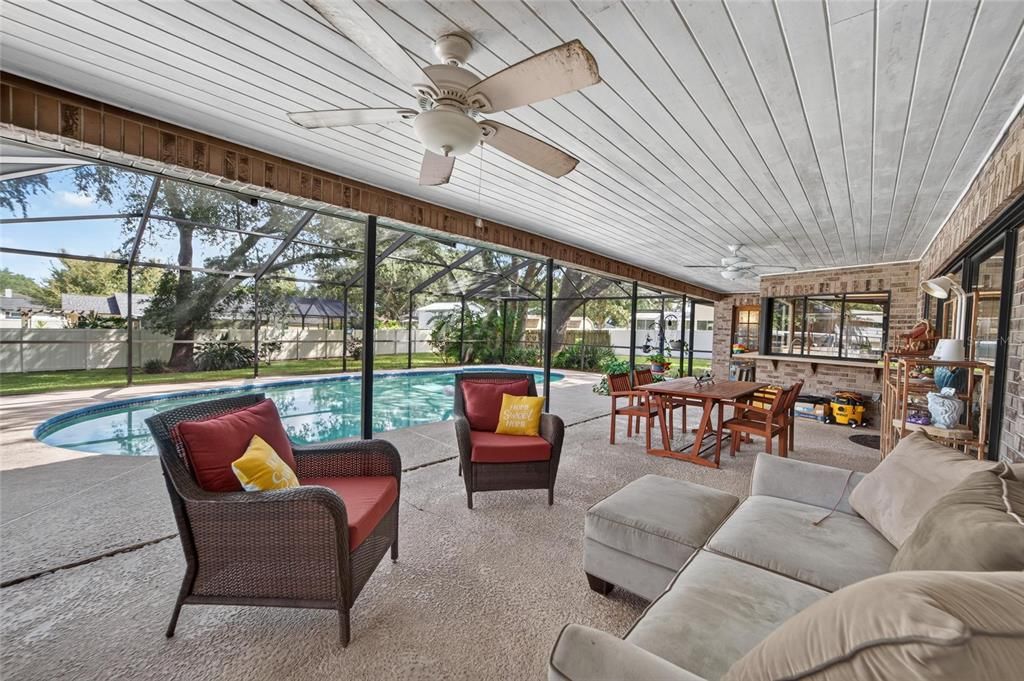 Active With Contract: $515,000 (4 beds, 2 baths, 2464 Square Feet)