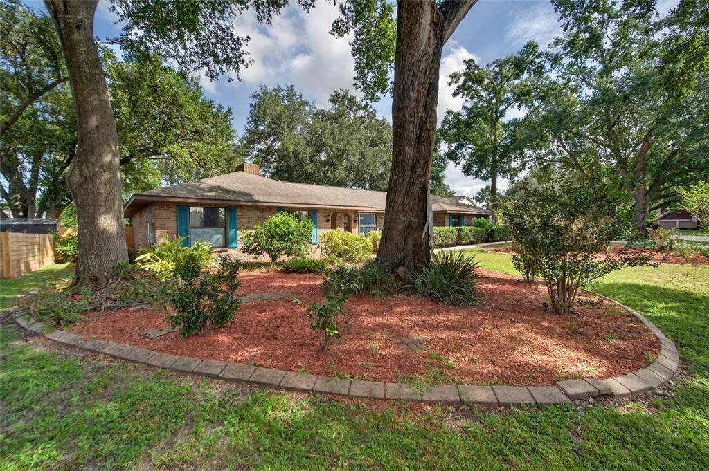 Active With Contract: $515,000 (4 beds, 2 baths, 2464 Square Feet)