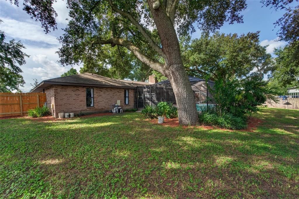 Active With Contract: $515,000 (4 beds, 2 baths, 2464 Square Feet)