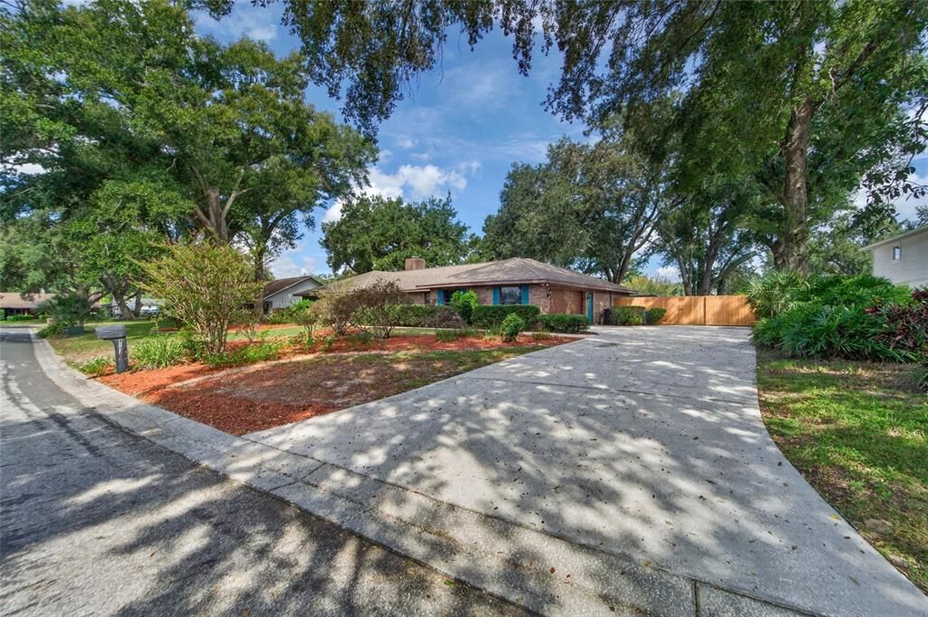 Active With Contract: $515,000 (4 beds, 2 baths, 2464 Square Feet)